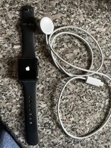 Apple Watch Series 3, 38mm - Bild 1 von 2