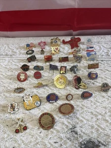 Collection Of 37 American Pin Badges - Foto 1 di 24