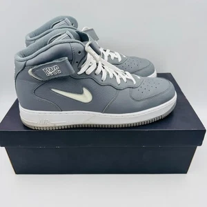 Taglia 13 - Nike Air Force 1 Jewel QS Mid NYC - Cool Grey DH5622-001 - Foto 1 di 20