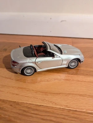 Mercedes-Benz Slk R171 2004-2011 55 AMG Silver Cabrio 1/24 Motormax Model Car  - Image 1 of 4
