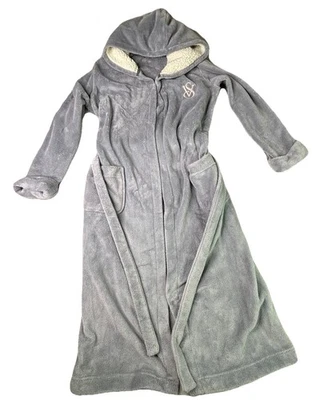 Bata polar con capucha gris Victoria’s Secret para mujer talla pequeña con capucha forrada de sherpa Foto 1 de 4