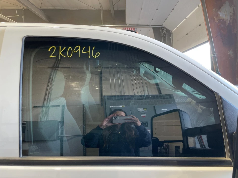 15-19 SILVERADO3500 Front Door Glass/Window Crew Cab RH Foto 1 de 1