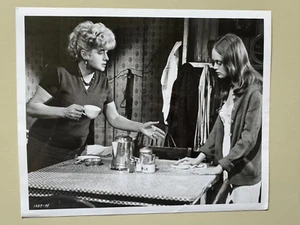 Una toppa di blu 1965 Elizabeth Hartman Shelly Winters foto studio originale - Foto 1 di 1