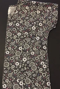 Ladies size Small Scrub Top Black ~White ~ Red Floral💐Preowned 💞 Free Shipping - Picture 1 of 3