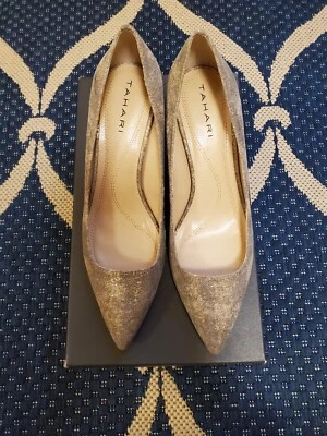 Zapatos de tacón Tahari Harper en dorado talla 6M punta puntiaguda Foto 1 de 3