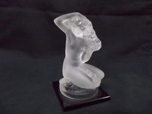 Figura Mujer Desnuda Arrodillada Cristal Esmerilado Lalique Francia Malva Lavanda - Imagen 1 de 6