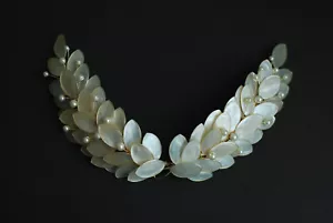 Resin hair comb with pearl - Picture 1 of 6