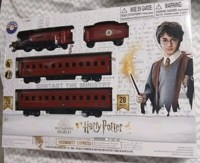 LIONEL Wizarding World Harry Potter Hogwarts Express Train Set  28pc 7-11981 NEW - Image 1 of 3