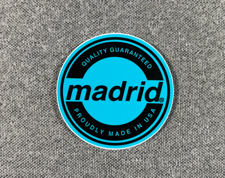 MADRID Quality Circle Skateboard Sticker 2" PEQUEÑO negro/azul sk8 Foto 1 de 1