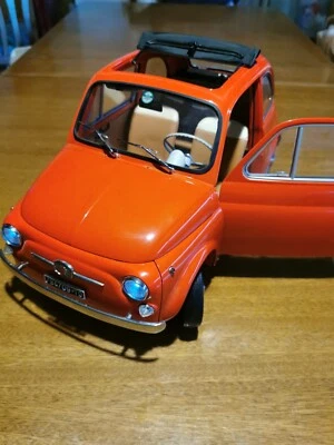 Modellino automobile Fiat nuova500 1:8 Hachette anni '60 rossa  - Immagine 1 di 4