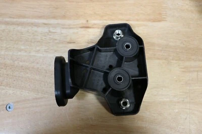 Оригинальная направляющая для правого заднего бампера 2006–2012 Mercedes Benz ML GL 350 - Изображение 1 из 4