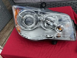 chrysler grand voyager xenon headlight - Picture 1 of 4