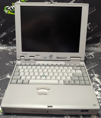 VINTAGE Toshiba Tecra 500CS laptop - READ DESCRIPTION - Image 1 of 4