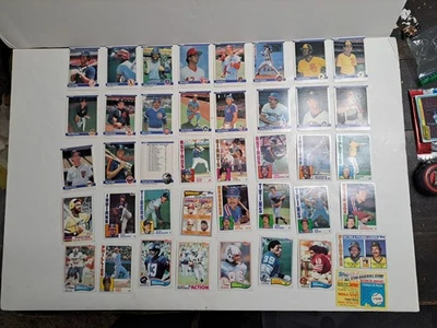 Lote De Colección De 39 Tarjetas De Béisbol/Fútbol Marca Fleer & Topps, 1982, 1984 Años Foto 1 de 4