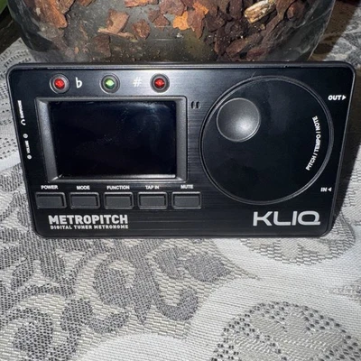 KLIQ MetroPitch:便携式3合1数字调谐器和节拍器适用于每种乐器 — 第 1/3 张图片