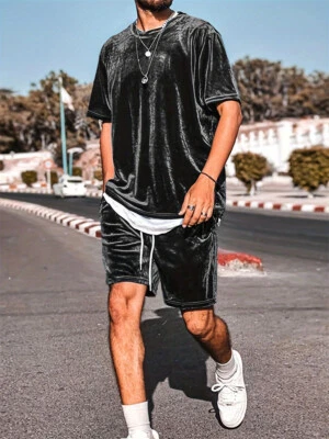 Conjunto de 2 camisetas y pantalones cortos de terciopelo de manga corta para hombre Foto 1 de 4