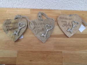Holzherz zum Hängen mit Metall Schlüssel zum Glück, Herzen, Erfolg Glücksbringer - Bild 1 von 4