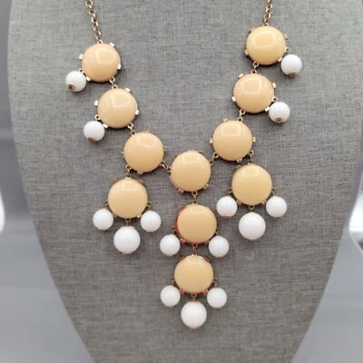 Collar Babero Colgante Blanco Crema Tono Oro Acrílico 26" Foto 1 de 4