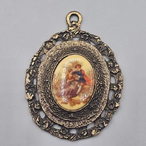 Vintage Fragonard Courting Couple Pendant Ornament Signed 2.75x3.75" - Bild 1 von 10