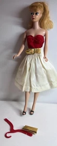 Vintage Mattel Barbie’s Silken Frame Vestito Cintura Borsetta Scarpe Completo No Bambola - Foto 1 di 11