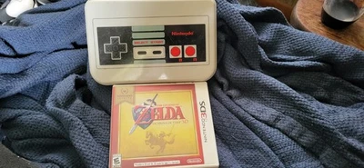 Nintendo 3DS XL NES Edition CIB + Estuche NES + Zelda Ocarina of Time 3D CIB Foto 1 de 3