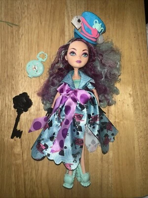 Muñeca Ever After High - Sombrerero Madeline, Way Too Wonderland, incl. todos los accesorios Foto 1 de 4