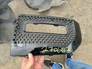 L8B215B217A 19-ON L663 DEFENDER 2023 FENDINEBBIA ANTERIORE SURROUND LH L8B2-15B217-A - Foto 1 di 6