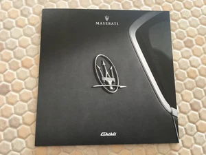 Folleto de carpeta de ventas SUV MASERATI GHIBLI S/S Q4 EDICIÓN 2018 EE. UU. - Imagen 1 de 4