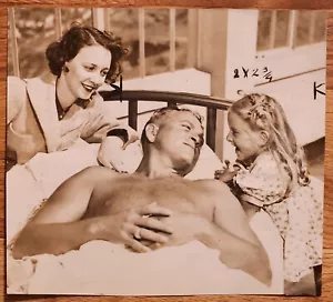 Harley Boss & Tochter Sara Fußball Knieverletzung Pressefoto 1939 - Bild 1 von 1