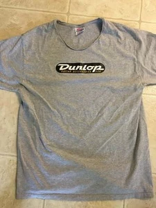 GRAU DOPPELSEITIGES DUNLOP ZUBEHÖR T-SHIRT, mit KRAGEN ABGESCHNITTEN MIT INTAKTER NAHT - Bild 1 von 2