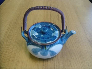 Japanese Dobin Teapot in Arita Style - Picture 1 of 13