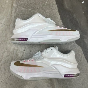 Size 9 Eur 42.5 - Nike KD 7 PRM Aunt Pearl 706858176 White/Gold/Hint Of Pink - Picture 1 of 7
