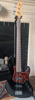 FENDER AMERICAN DELUXE JAZZ 4 Lined Fretless Bass w Hard Case - Image 1 of 4