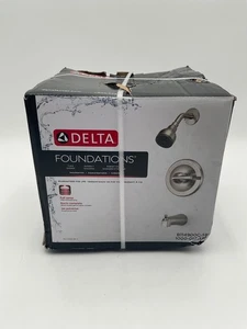 Delta Foundations monomando 1 pulverizador bañera y grifo de ducha en níquel cepillado - Imagen 1 de 8