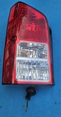 Luz trasera izquierda conductor lado derecho Nissan Pathfinder 2005 a 2012 OEM R1397 DW Foto 1 de 3