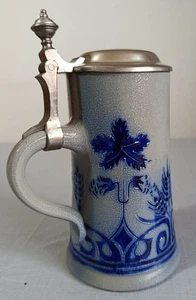 Steinzeug Bierkrug 0,5l Blumenornament blau - Bild 1 von 3