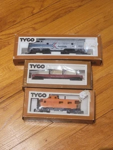 Tyco Lote De 3 Vagones De Tren Escala Ho Motor Amtrak Cuentas Planas Cabos Con Cajas - Imagen 1 de 7