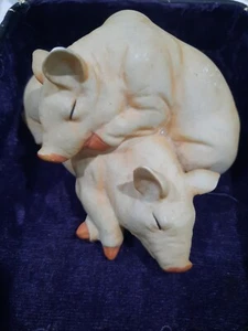 Alfretto Bisque Dozing Pigs - Picture 1 of 3