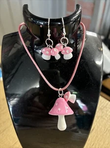 Rosa Pilz und Halskette Set auf Sterlingsilber Haken - Bild 1 von 2