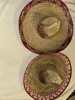 Lote De Colección De 5 Sombreros Chevy's Fresh Mex Restaurant Sombrero Cumpleaños-2 rojos y 3 verdes Foto 1 de 4