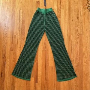 Nuevo con etiquetas Pantalón Maniere de Voir Crochet Acampanado Verde Negro Rayas Talla M Tejido Abierto - Imagen 1 de 10