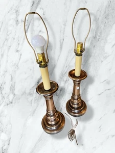 Vintage Paar schwere Messing Säulen Tischlampen geprüft & funktioniert Kolonialstil - Bild 1 von 2