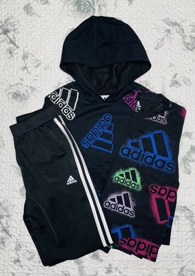 Camiseta, sudadera con capucha y joggers Adidas (3 piezas) negra/multi para niñas talla/pequeña (7/8) Foto 1 de 4
