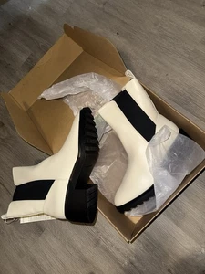 Amazon Essentials Damen Kunstleder klobige Sohle Chelsea Boot Ecru Größe 12,5 - Bild 1 von 11