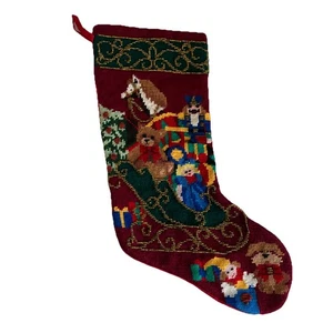 Vintage Nadelspitze Weihnachtsstrumpf 19" Perlen Schlitten Spielzeug rot Stoffrücken - Bild 1 von 5