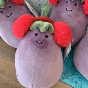 Jellycat TOASTIE VIVACIOUS EGGPLANT Soft Fun Vegetable Veggie Plush Food Toy NWT - Picture 1 of 4