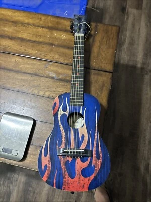 Guitarra Acústica First Act Discovery Azul con Llamas Cuerdas Nuevas Foto 1 de 4