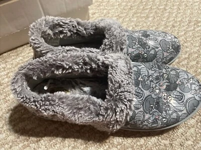 Zapatilla mocasín BOB From Skechers para mujer talla 8,5 piel sintética gris gatos Foto 1 de 4