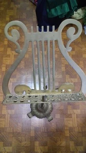 VINTAGE MESSING LEIER HARFE NOTENSTÄNDER VERSTELLBAR ROLLE MUSIKBUCH VERZIERT  - Bild 1 von 8