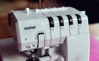 Brother Airflow 3000 mit elektronischer Lufteinfädelung, Overlock - Bild 1 von 4